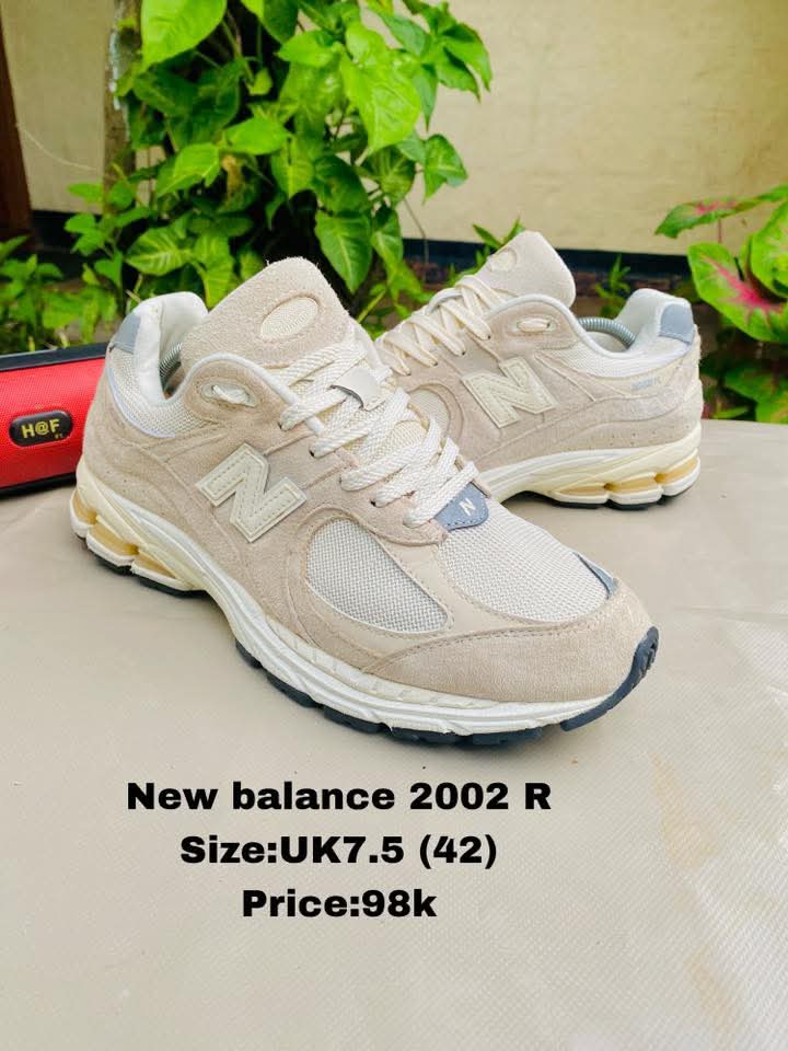 New Balance 2002 R